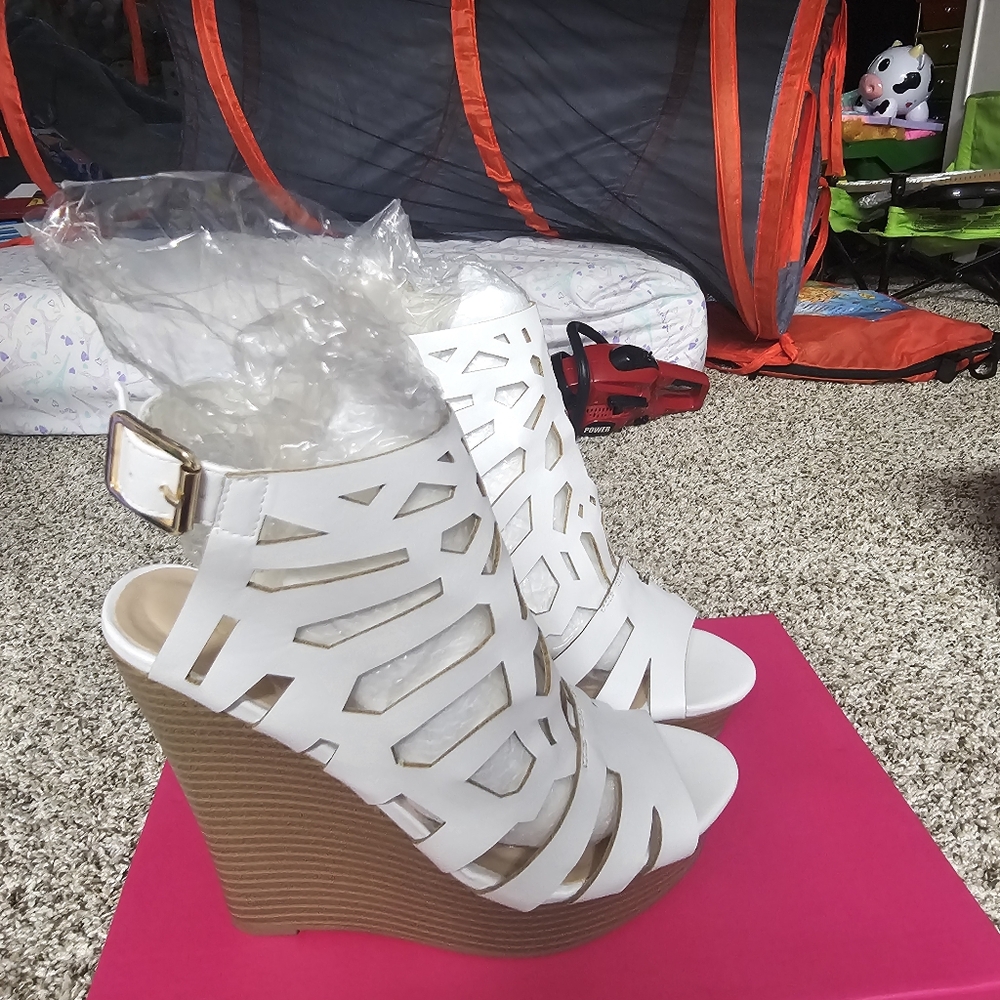 Pretty white wedges